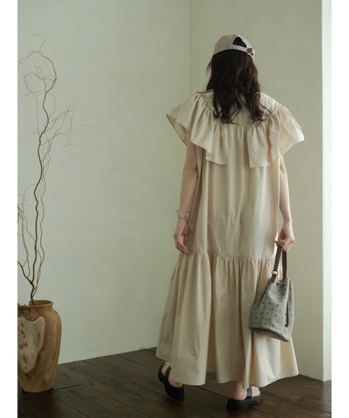 JUMELLE(ジュメロ)の「フリルボリュームワンピース(ワンピース・レディース・ベージュ・FREE)」の7枚目の写真