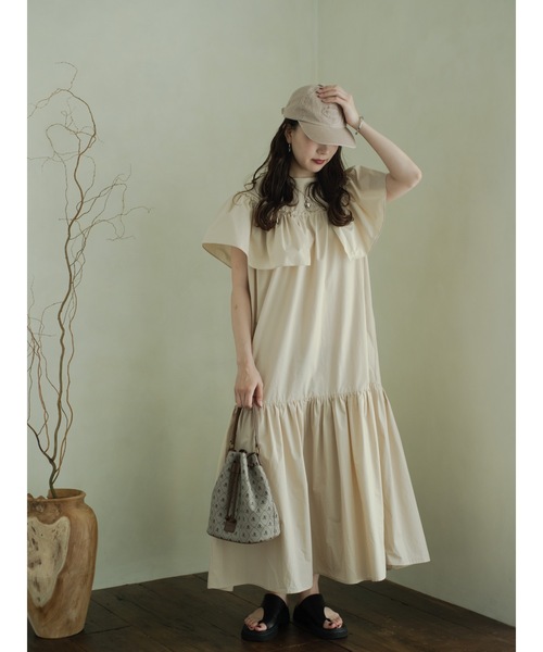 JUMELLE(ジュメロ)の「フリルボリュームワンピース(ワンピース・レディース・ベージュ・FREE)」の11枚目の写真