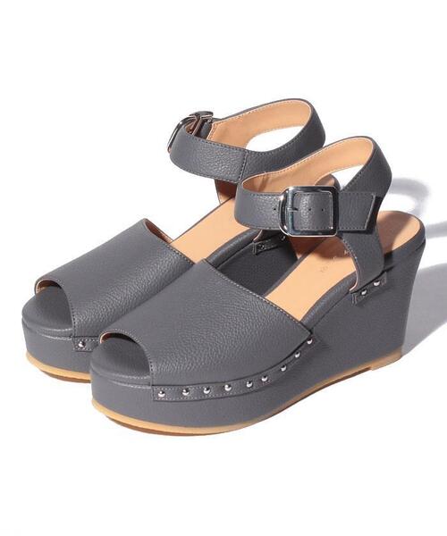 To b. by agnes b.(トゥービーバイアニエスベー)の「WP65 CHAUSSURES プラットフォームサンダル(サンダル・レディース・グレー・MEDIUM/SMALL)」の2枚目の写真