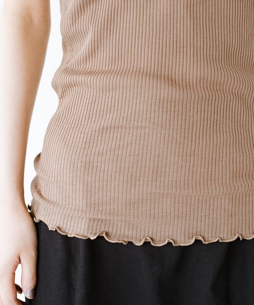 haco!(ハコ)の「「1枚では心もとないトップスを着るときインに何着たらいいの?」をサクッと解決 後ろ前着られて大活躍!やわらかリブの2WAYタンクトップ stylist for haco!(タンクトップ・レディース・オフホワイト/ライトブラウン・SMALL/MEDIUM/LARGE/X-LARGE)」の14枚目の写真