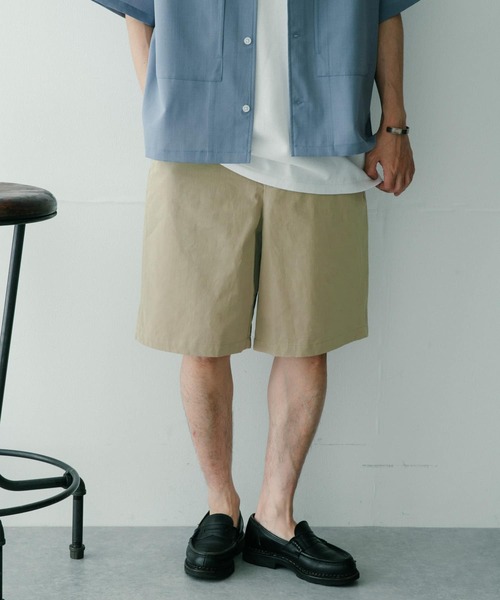 ITEMS URBANRESEARCH(アイテムズ アーバンリサーチ)の「コットンchino ワイドショートパンツ(その他パンツ・メンズ・ブラック/ベージュ/グレー・MEDIUM/LARGE)」の3枚目の写真