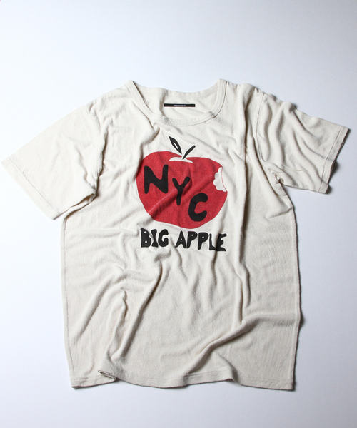 AMERICAN RAG CIE（アメリカンラグシー）の「AMERICAN RAG CIE シルク100%Ｔシャツ「NYC」（Tシャツ/カットソー・メンズ・ホワイト×グリーン/ホワイト×レッド/ピンク・2/1/3）」の2枚目の写真