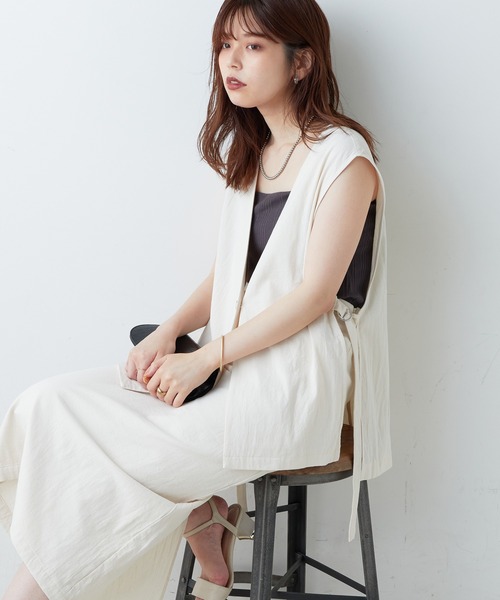 natural couture(ナチュラルクチュール)の「サイドスリットノーカラージレ(その他アウター・レディース・ブラック/ベージュ/オフホワイト・FREE)」の4枚目の写真