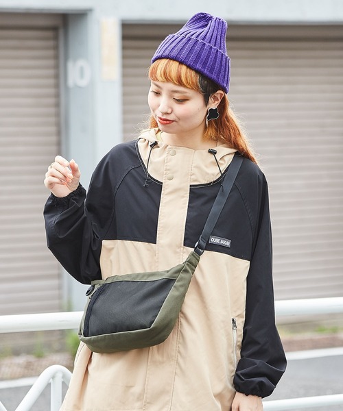 CUBE SUGAR（キューブシュガー）の「無地配色ショルダーバッグ（ショルダーバッグ・レディース・ブラック/ベージュ/カーキ・M）」の3枚目の写真