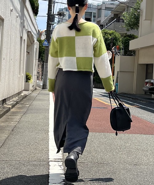 Jewelobe(ジュエローブ)の「ワイドチェッカーショートニットプルオーバー(ニット/セーター・レディース・ブラック/ベージュ/グリーン・FREE)」の3枚目の写真