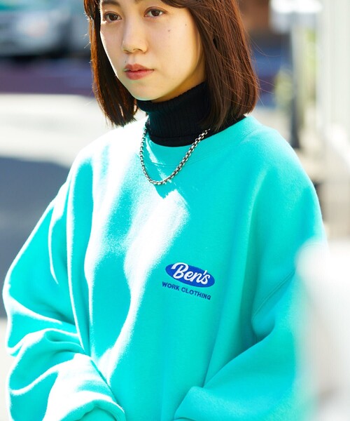 BEN DAVIS（ベンデイビス）の「【BEN DAVIS/ベンデイビス】別注オーバールワッペン刺繍クルーネックスウェット/裏起毛/ユニセックス（スウェット・メンズ・チャコールグレー/ライトグレー/グリーン/ブルー/イエロー・SMALL/MEDIUM/LARGE/X-LARGE）」の4枚目の写真