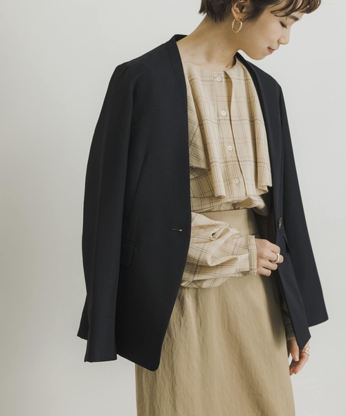 URBAN RESEARCH（アーバンリサーチ）の「ノーカラージャケット（ノーカラージャケット・レディース・ベージュ/ネイビー・38/36）」の2枚目の写真