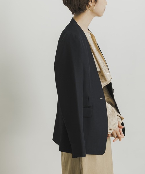 URBAN RESEARCH（アーバンリサーチ）の「ノーカラージャケット（ノーカラージャケット・レディース・ベージュ/ネイビー・38/36）」の3枚目の写真