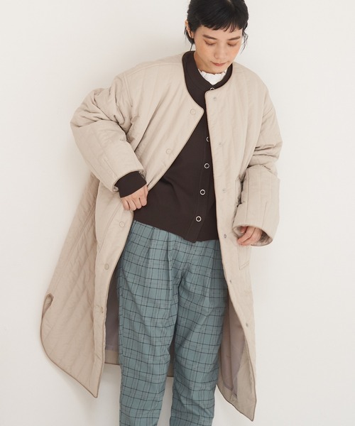LBC(エルビーシー)の「縦キルトノーカラーロングコート(ノーカラーコート・レディース・オフホワイト/ダークオリーブ/ブラック・L/M)」の2枚目の写真