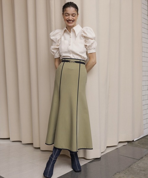 REDYAZEL(レディアゼル)の「パワーショルダー襟付きブラウス(シャツ/ブラウス・レディース・ライトグレー/ベージュ/オフホワイト・SMALL/MEDIUM)」の7枚目の写真