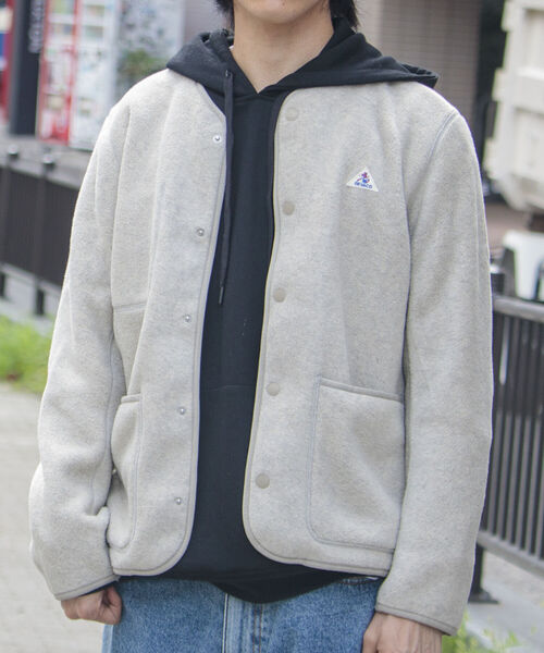 GEVACO（ゲバコ）の「【GEVACO/ゲバコ】メランジノーカラー フリースカーディガン（カーディガン/ボレロ・メンズ・チャコールグレー/カーキ/アイボリー/グレー・S/M/L）」の2枚目の写真