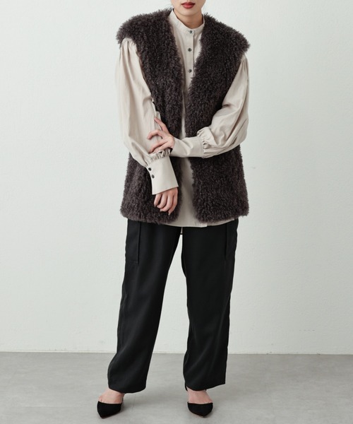 OUVRAGE CLASSE（ウヴラージュクラス）の「コットンギャザースリーブブラウス（シャツ/ブラウス・レディース・ホワイト/グレイッシュベージュ・FREE）」の3枚目の写真