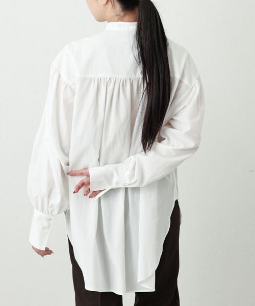OUVRAGE CLASSE（ウヴラージュクラス）の「コットンギャザースリーブブラウス（シャツ/ブラウス・レディース・ホワイト/グレイッシュベージュ・FREE）」の11枚目の写真