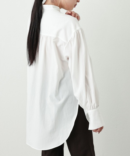 OUVRAGE CLASSE（ウヴラージュクラス）の「コットンギャザースリーブブラウス（シャツ/ブラウス・レディース・ホワイト/グレイッシュベージュ・FREE）」の10枚目の写真