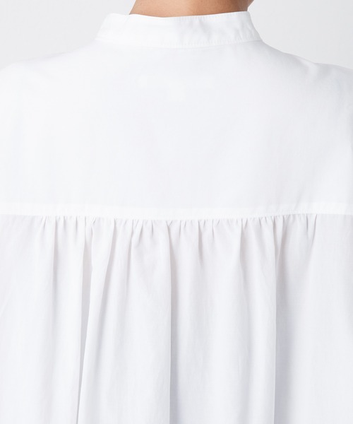 OUVRAGE CLASSE（ウヴラージュクラス）の「コットンギャザースリーブブラウス（シャツ/ブラウス・レディース・ホワイト/グレイッシュベージュ・FREE）」の20枚目の写真