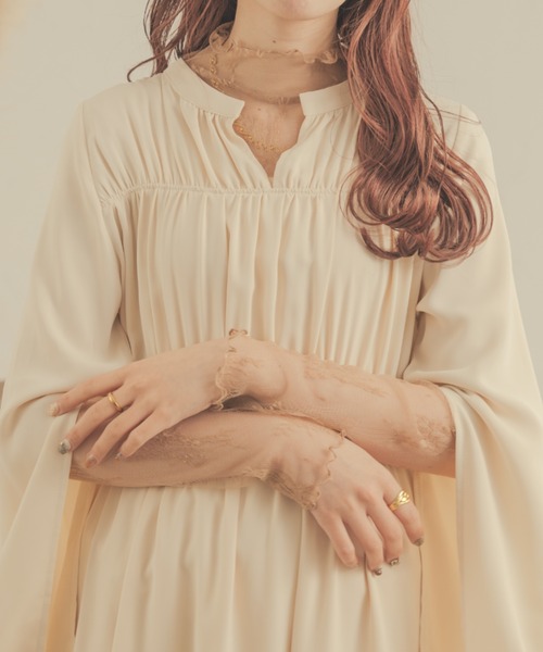 Ambre Neige(アンブルネージュ)の「花柄レースハイネックトップス/【WEB/EC限定商品】(Tシャツ/カットソー・レディース・ダークブラウン/ベージュ/アイボリー/ライトブラウン/ブラック・FREE)」の4枚目の写真