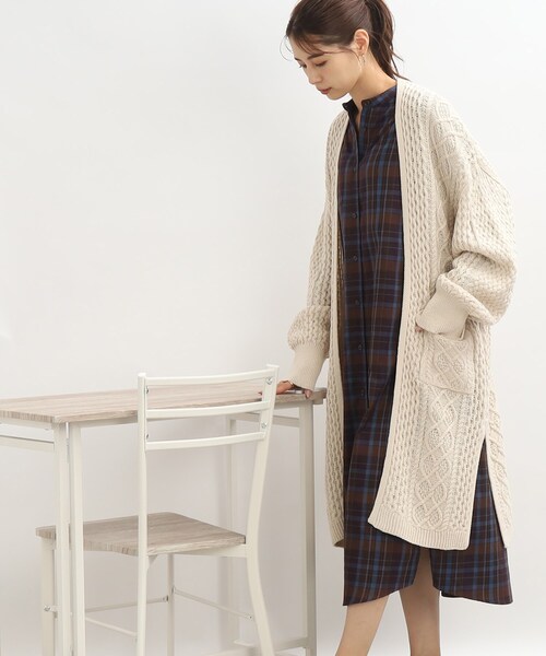 SHOO・LA・RUE（シューラルー）の「◆【洗える】おうち時間も暖かく◎ ケーブル柄ロングカーディガン（カーディガン/ボレロ・レディース・ブラック/ナチュラル/サンドベージュ/ダークオレンジ/ダークグリーン/グレー系その他・00）」の13枚目の写真