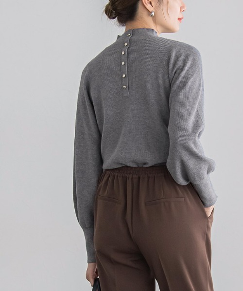 Pierrot（ピエロ）の「ゴールドボタンパフスリーブニット（ニット/セーター・レディース・アイボリー/ブルーグリーン/杢グレー/ベージュ/ネイビー/チャコール/ブルー/ブルー系その他/ブラウン/ロイヤルブルー・M/L/LL）」の3枚目の写真