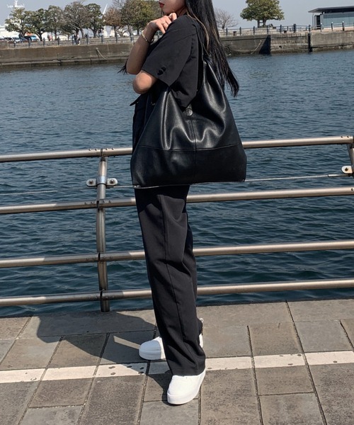 LVEU.（ラブユ.）の「【LVEU.】2wayトートバッグ / バッグ 鞄 BAG トート 2way ワンショルダー A4 合皮  合皮 ブラック（トートバッグ・レディース・ブラック・FREE）」の6枚目の写真