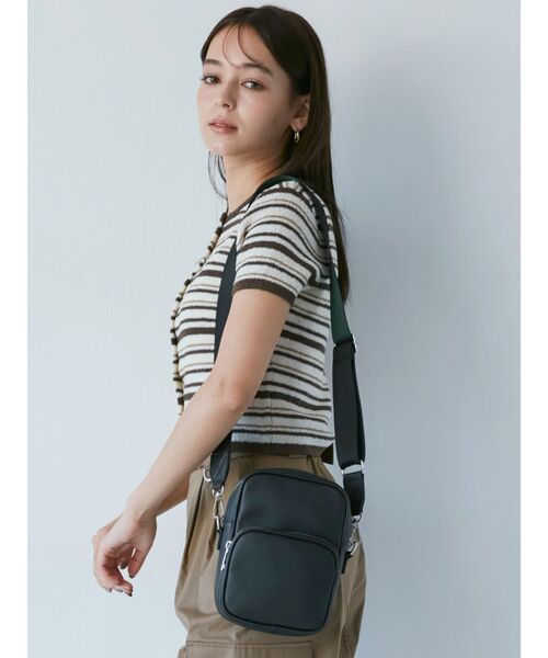 MURUA（ムルーア）の「バイカラースクエアミニバッグ（ショルダーバッグ・レディース・グリーン/ブラック・FREE）」の4枚目の写真