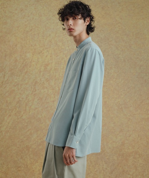 ADAM ET ROPE'(アダムエロペ)の「リラックス ドレープ レーヨンスエード とろみバンドカラーシャツ/イージーケア/3シーズン着用可能/ユニセックス(シャツ/ブラウス・メンズ・イエロー系その他2/ブラック/ライトグリーン/グリーン系その他2・L/M)」の5枚目の写真