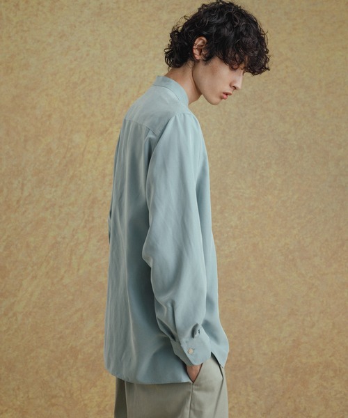 ADAM ET ROPE'(アダムエロペ)の「リラックス ドレープ レーヨンスエード とろみバンドカラーシャツ/イージーケア/3シーズン着用可能/ユニセックス(シャツ/ブラウス・メンズ・イエロー系その他2/ブラック/ライトグリーン/グリーン系その他2・L/M)」の6枚目の写真