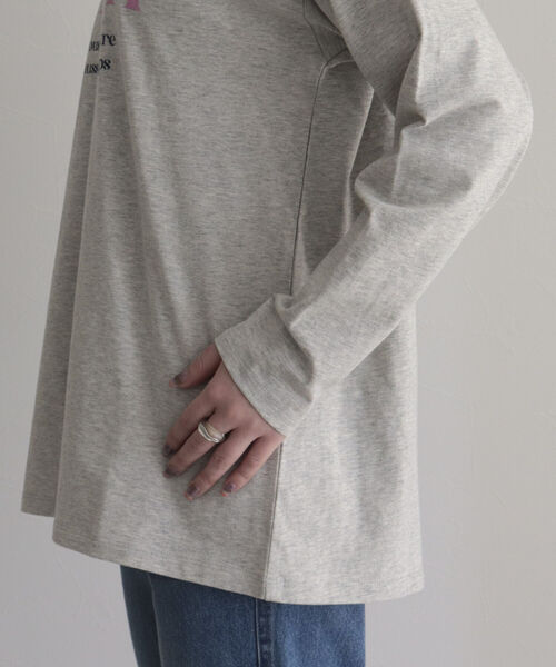 fredy emue(フレディエミュ)の「ロゴロンT(Tシャツ/カットソー・レディース・オフホワイト/ライトグレー/ホワイト・38)」の4枚目の写真