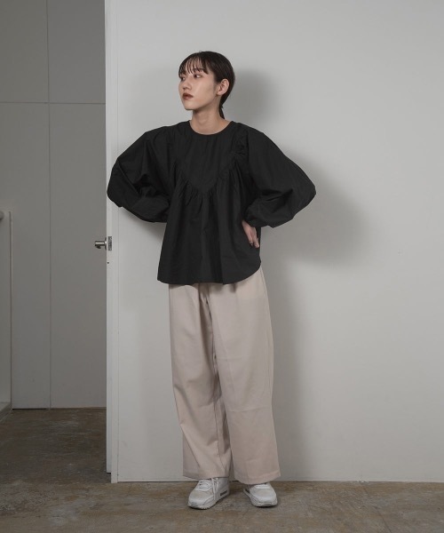 lawgy（ラウジー）の「triangle gather blouse（シャツ/ブラウス・レディース・ブラック/ホワイト/ブラウン・FREE）」の14枚目の写真