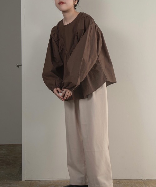 lawgy（ラウジー）の「triangle gather blouse（シャツ/ブラウス・レディース・ブラック/ホワイト/ブラウン・FREE）」の9枚目の写真