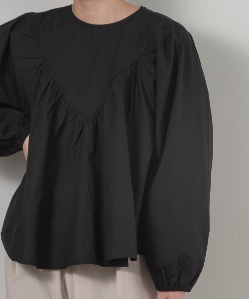 lawgy（ラウジー）の「triangle gather blouse（シャツ/ブラウス・レディース・ブラック/ホワイト/ブラウン・FREE）」の13枚目の写真