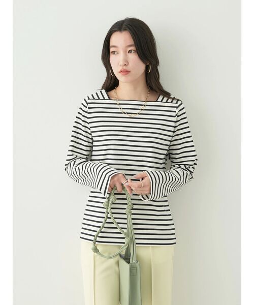 earth music&ecology(アースミュージックアンドエコロジー)の「スクエアネックボーダープルオーバー(Tシャツ/カットソー・レディース・ベージュ/ブラック/ブルー/ラベンダー・S/M)」の7枚目の写真