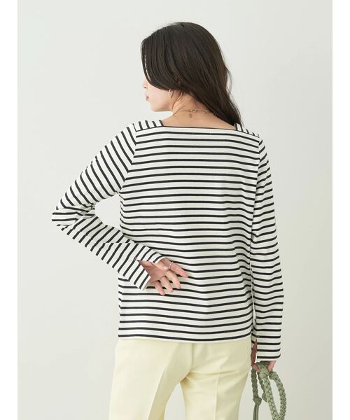 earth music&ecology(アースミュージックアンドエコロジー)の「スクエアネックボーダープルオーバー(Tシャツ/カットソー・レディース・ベージュ/ブラック/ブルー/ラベンダー・S/M)」の9枚目の写真