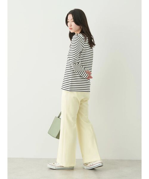 earth music&ecology(アースミュージックアンドエコロジー)の「スクエアネックボーダープルオーバー(Tシャツ/カットソー・レディース・ベージュ/ブラック/ブルー/ラベンダー・S/M)」の12枚目の写真