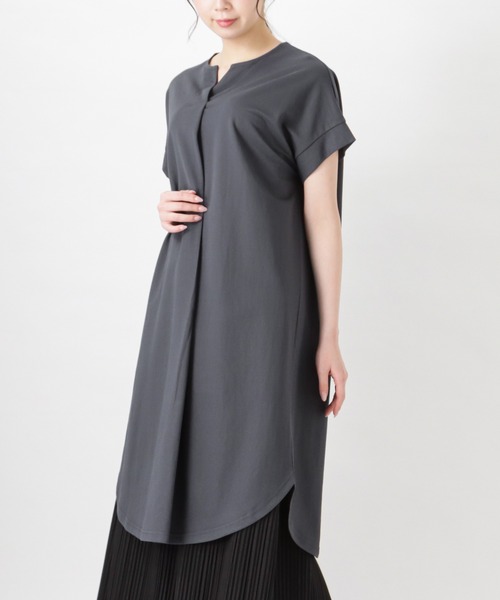 NAVY(ネイビー)の「SARARI 冷感スキッパーワンピース(ワンピース・レディース・ブルー/チャコール/カーキ/グレイッシュベージュ・フリー)」の2枚目の写真