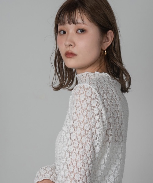 Amiur(エミレ)の「stretch flower lace tops(Tシャツ/カットソー・レディース・ブラック/アイボリー・FREE)」の5枚目の写真