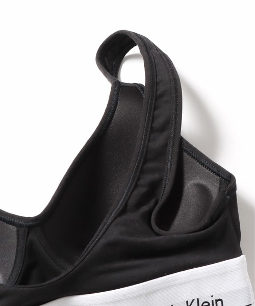 Calvin Klein（カルバン・クライン）の「Calvin Klein/カルバンクライン Lft Brltt-Scp Bck ブラレット ノンワイヤーブラジャー（スポーツブラ・レディース・ブラック/グレー/ホワイト・XS/S/M/L）」の5枚目の写真