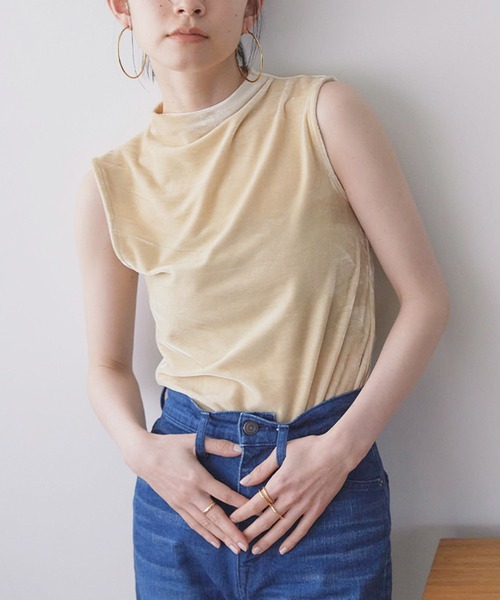Stylevoice for xxx(スタイルヴォイスフォー)の「バックスリットベロアトップス(Tシャツ/カットソー・レディース・オートミール/ブラウン/ネイビー・FREE)」の3枚目の写真