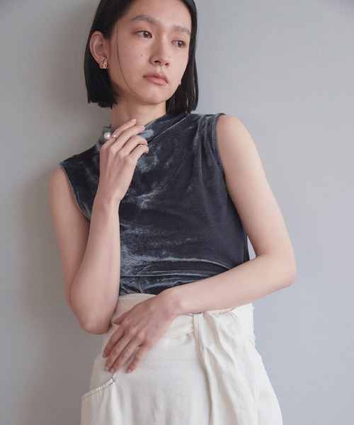 Stylevoice for xxx(スタイルヴォイスフォー)の「バックスリットベロアトップス(Tシャツ/カットソー・レディース・オートミール/ブラウン/ネイビー・FREE)」の1枚目の写真