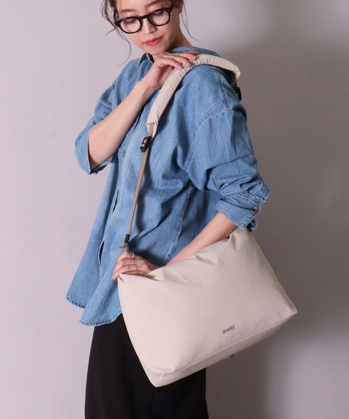 anello（アネロ）の「(LF)【anello】【極厚パッドかばん】ショルダーバッグ（ショルダーバッグ・レディース・グレイッシュベージュ/ブラック/グレー・ONE SIZE）」の3枚目の写真