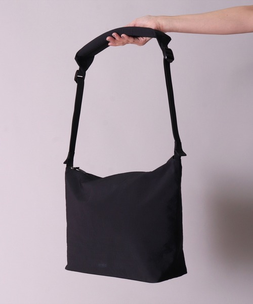 anello（アネロ）の「(LF)【anello】【極厚パッドかばん】ショルダーバッグ（ショルダーバッグ・レディース・グレイッシュベージュ/ブラック/グレー・ONE SIZE）」の8枚目の写真