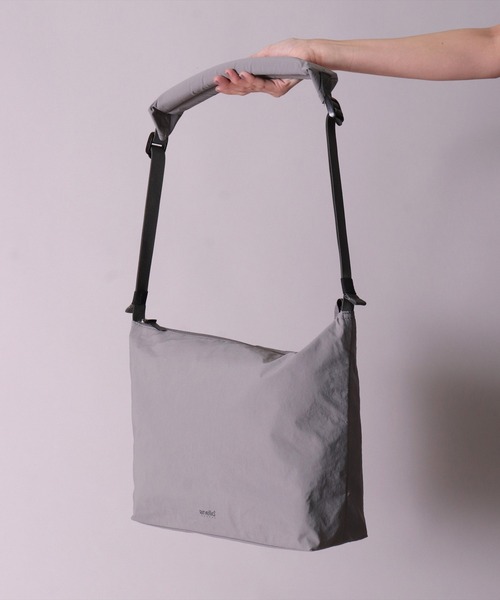 anello（アネロ）の「(LF)【anello】【極厚パッドかばん】ショルダーバッグ（ショルダーバッグ・レディース・グレイッシュベージュ/ブラック/グレー・ONE SIZE）」の10枚目の写真