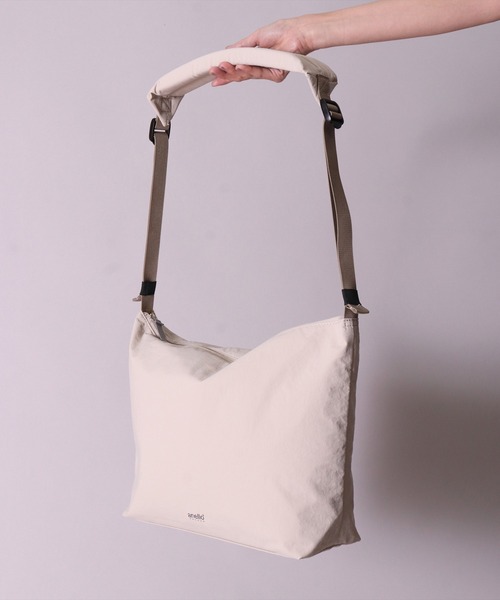 anello（アネロ）の「(LF)【anello】【極厚パッドかばん】ショルダーバッグ（ショルダーバッグ・レディース・グレイッシュベージュ/ブラック/グレー・ONE SIZE）」の14枚目の写真