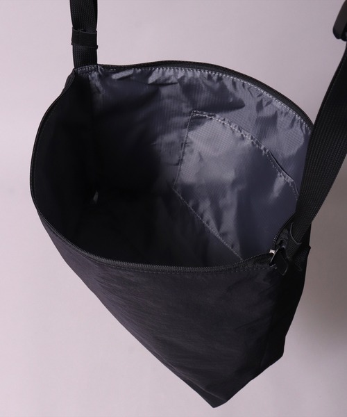 anello（アネロ）の「(LF)【anello】【極厚パッドかばん】ショルダーバッグ（ショルダーバッグ・レディース・グレイッシュベージュ/ブラック/グレー・ONE SIZE）」の15枚目の写真