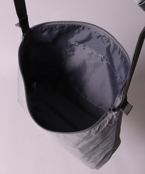 anello（アネロ）の「(LF)【anello】【極厚パッドかばん】ショルダーバッグ（ショルダーバッグ・レディース・グレイッシュベージュ/ブラック/グレー・ONE SIZE）」の16枚目の写真