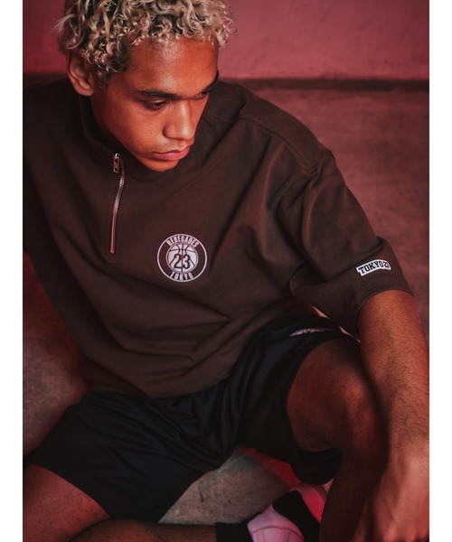 TOKYO 23（トウキョウニジュウサン）の「TOKYO 23 × ONEITA(R) QUARTER ZIP CADET COLLAR SHORT SLEEVE / トウキョウ23 × オニータ クォータージップ カデットカラー ショートスリーブ【SP】（Tシャツ/カットソー・メンズ・ブラウン/ブラック/ホワイト・M/L/XL）」の3枚目の写真