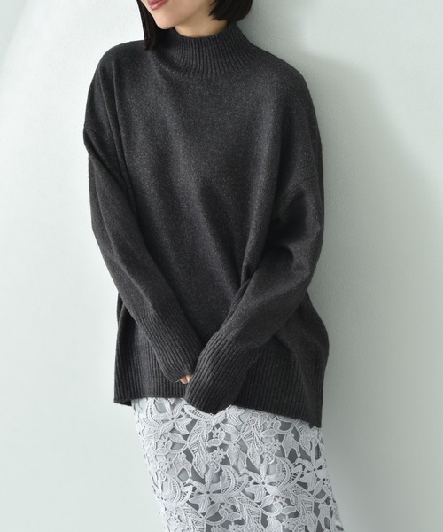 INTERPLANET（インタープラネット）の「バックスリットハイネックブークレニット（ニット/セーター・レディース・ピンク/チャコールグレー/ブラウン/アイボリー・FREE）」の2枚目の写真