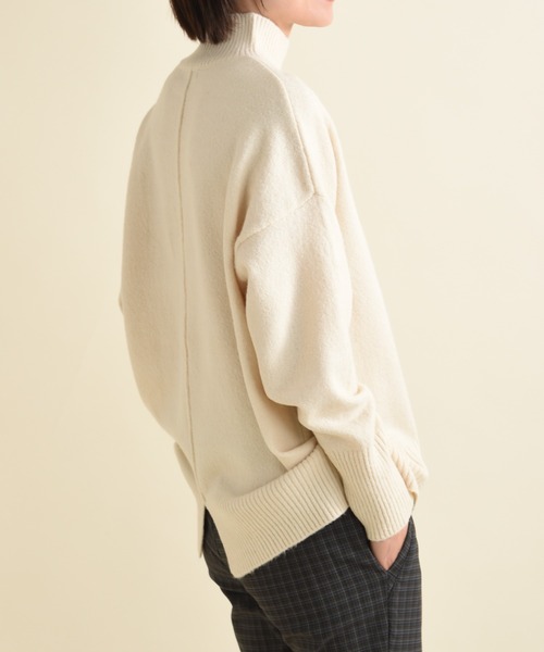 INTERPLANET（インタープラネット）の「バックスリットハイネックブークレニット（ニット/セーター・レディース・ピンク/チャコールグレー/ブラウン/アイボリー・FREE）」の7枚目の写真