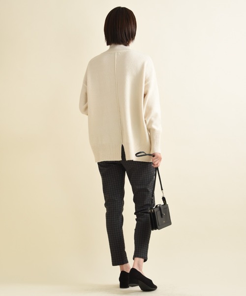 INTERPLANET（インタープラネット）の「バックスリットハイネックブークレニット（ニット/セーター・レディース・ピンク/チャコールグレー/ブラウン/アイボリー・FREE）」の12枚目の写真