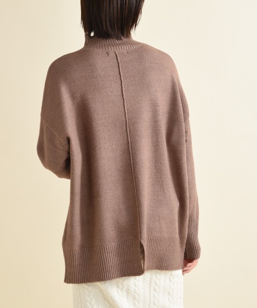INTERPLANET（インタープラネット）の「バックスリットハイネックブークレニット（ニット/セーター・レディース・ピンク/チャコールグレー/ブラウン/アイボリー・FREE）」の17枚目の写真