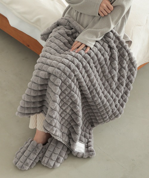 ALTROSE（アルトローズ）の「ブランケット ポコポコファー 3WAY ひざ掛け（ブランケット・レディース・ミント/グレー/アイボリー/ピンク/ブルー・FREE）」の3枚目の写真